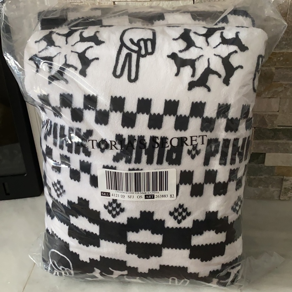 PINK VICTORIA'S SECRET Sherpa Blanket